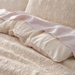 Morgan & Finch Daisy Quilt Cover 14 Morgan & Finch Daisy Quilt Cover -Morgan & Finch Shop 21861001 V02 1