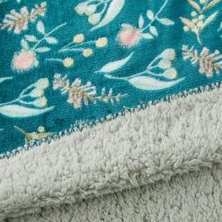 Morgan & Finch Billy Button Sherpa Throw