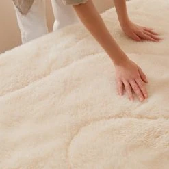 Cotton House Wool Underblanket -Morgan & Finch Shop Core Mattress Wool Under Blanket LS Bedding Detail 2 SI