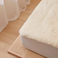 Cotton House Wool Underblanket -Morgan & Finch Shop Core Mattress Wool Under Blanket LS Bedding Detail SI