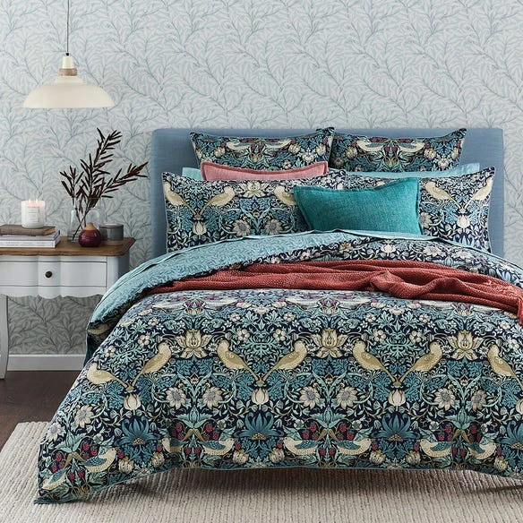 Morris & Co Strawberry Thief Quilt Cover - Ink 5 Morris & Co Strawberry Thief Quilt Cover - Ink - Image 3