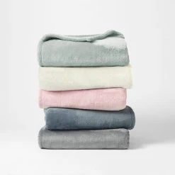 Morgan & Finch Kingston Throws - Cream 6 Morgan & Finch Kingston Throws - Cream -Morgan & Finch Shop M F Kingston Throws W21 209890 R V2 10