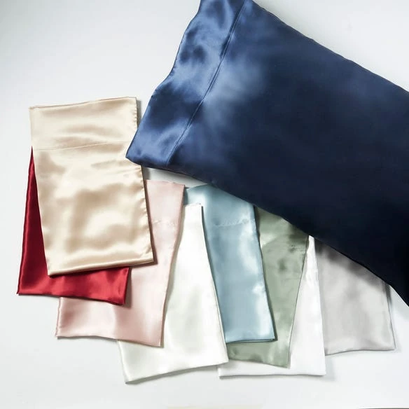 Morgan & Finch Silk Pillowcase - Navy 5 Morgan & Finch Silk Pillowcase - Navy - Image 3
